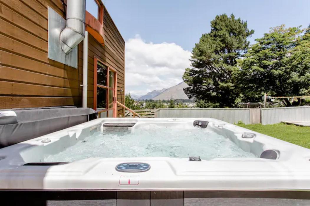 Hot Tub And Views Over Central Queenstown - Entire Holiday House Esterno foto